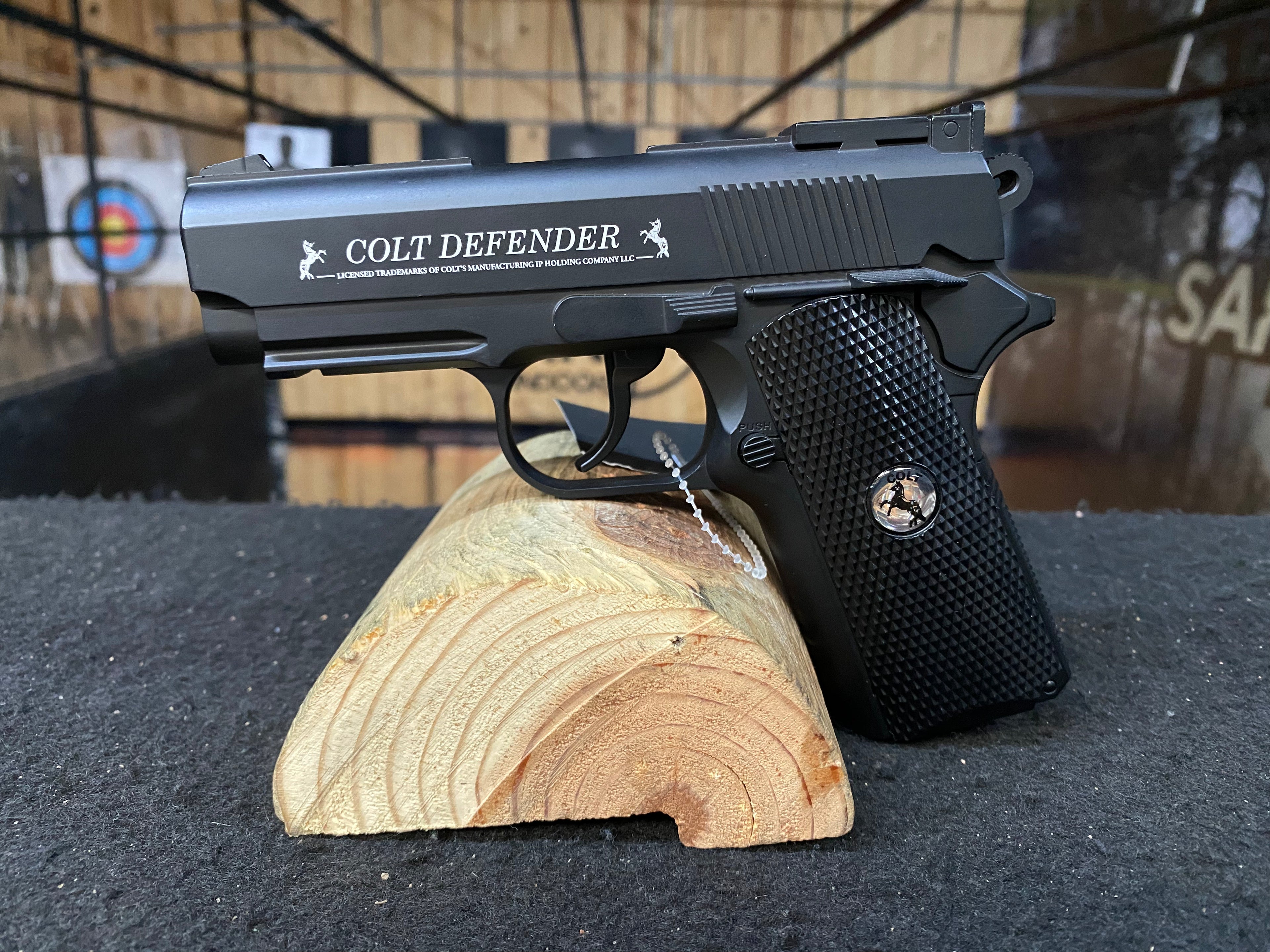 PISTOLA UMAREX COLT DEFENDER / CO2 / AIRE COMPRIMIDO / TIRO AL BLANCO